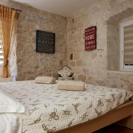 Villa Nautica Stone House Apartment
