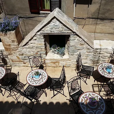 Apartamento Nautica Stone House Split