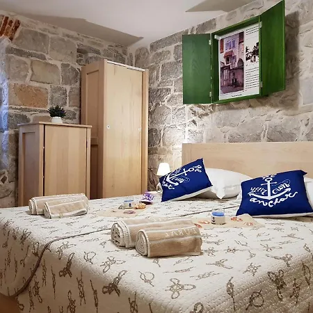 Apartamento Nautica Stone House Split