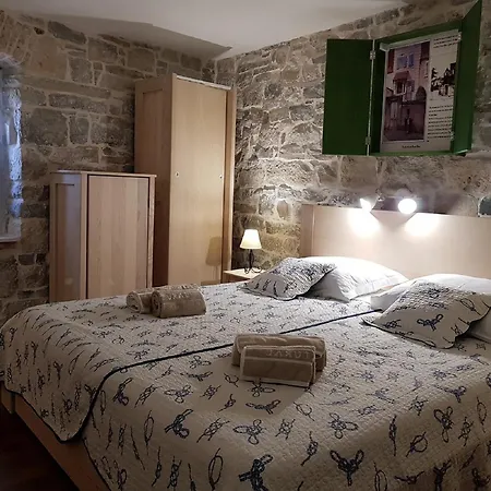 Apartamento Nautica Stone House Split