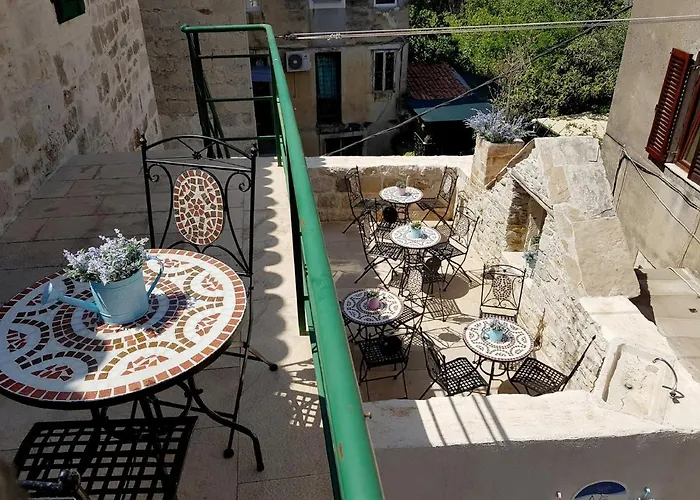 Nautica Stone House Апартаменты